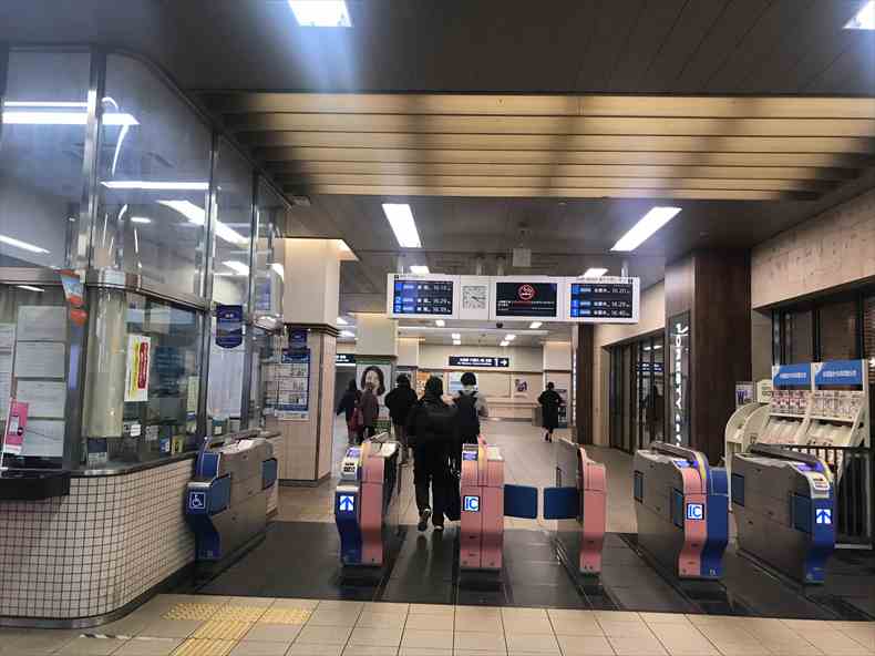 小田急線梅が丘駅の改札