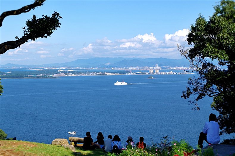 能古島から望む博多湾の風景